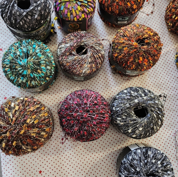 Beautiful lot of decorative yarn. - Picture 3 of 4